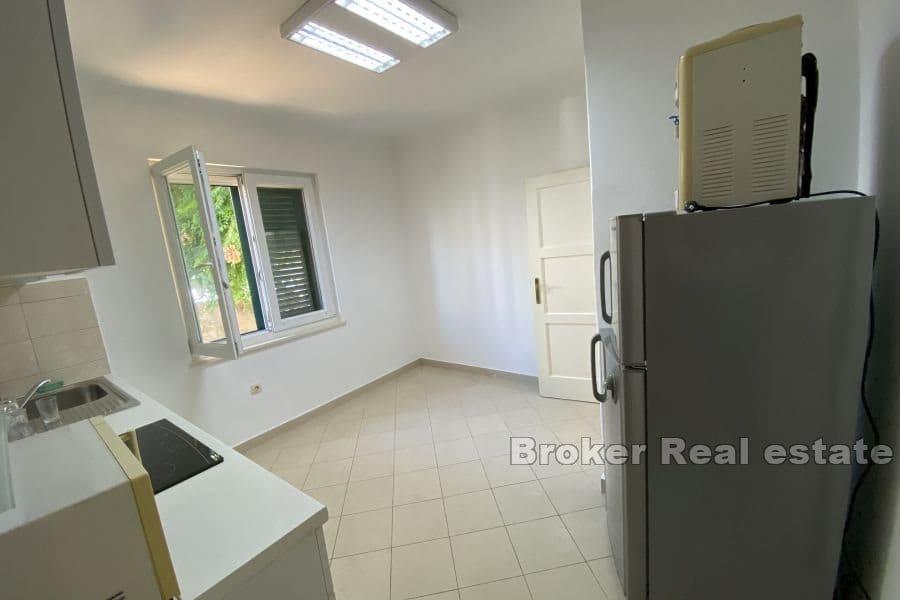 Meje, Wohn- und Geschäftsraum