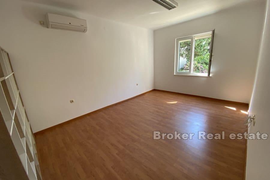 Meje, Wohn- und Geschäftsraum