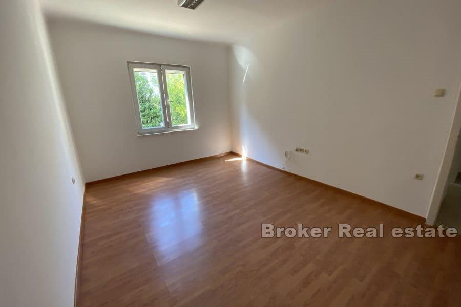 Meje, mieszkaniowo-biznesowe