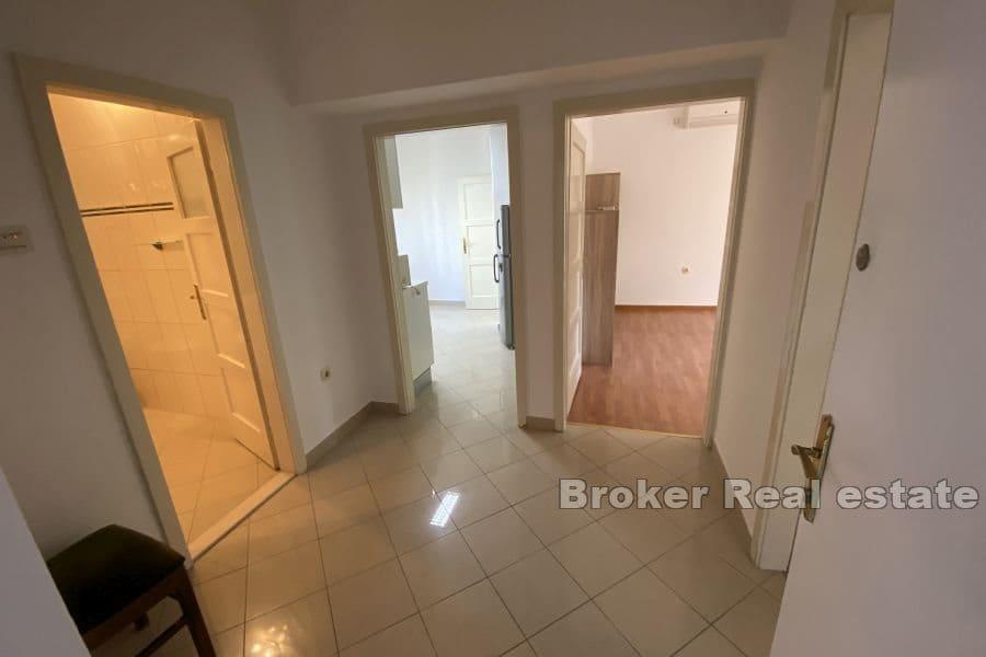 Meje, mieszkaniowo-biznesowe