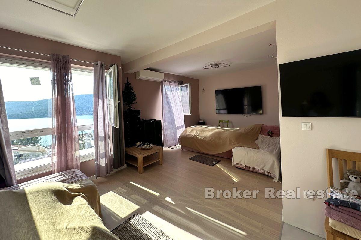 House with pool and sea view