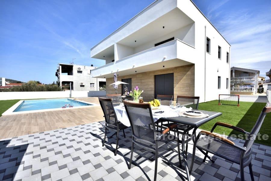 Modern villa med pool