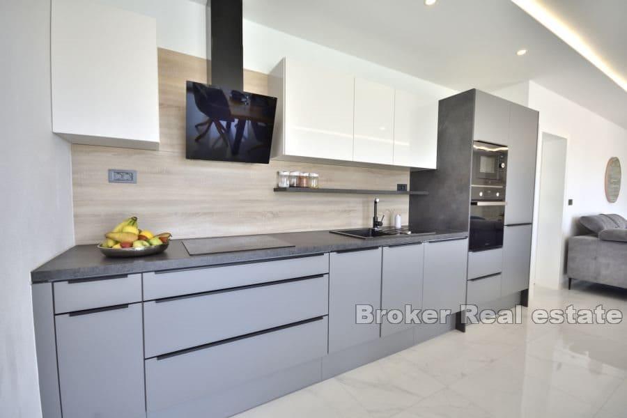 Современная вилла с бассейном