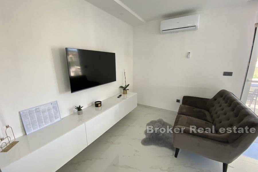 Современная вилла с бассейном