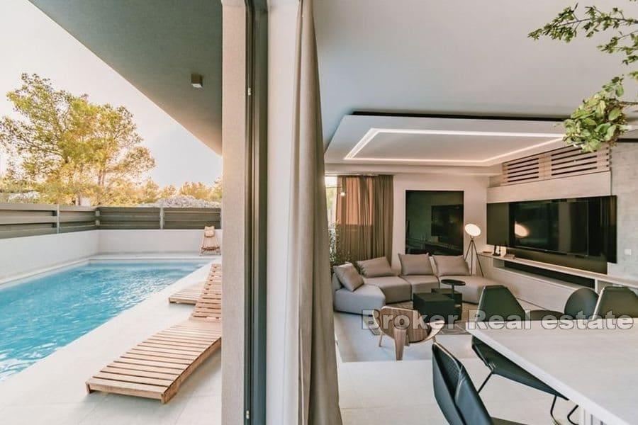 Moderní, luxusní vila s bazénem