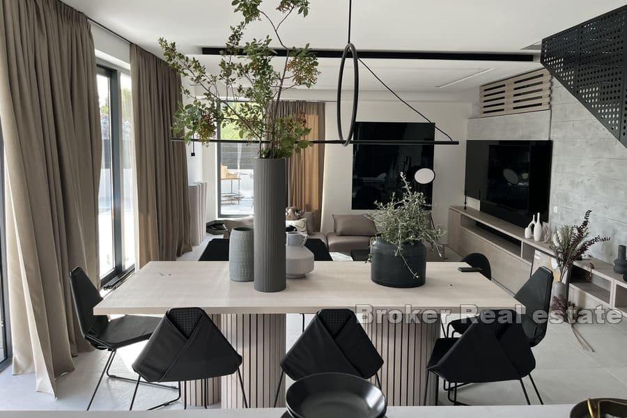 Modern, lyxig villa med pool