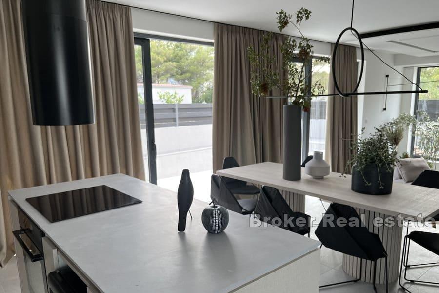 Modern, lyxig villa med pool