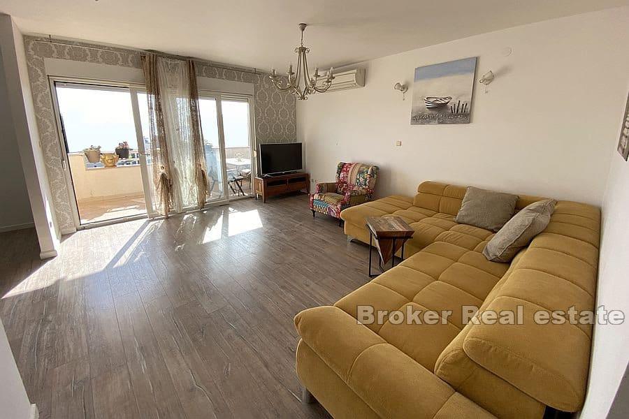 Žnjan, przestronny apartament z trzema sypialniami