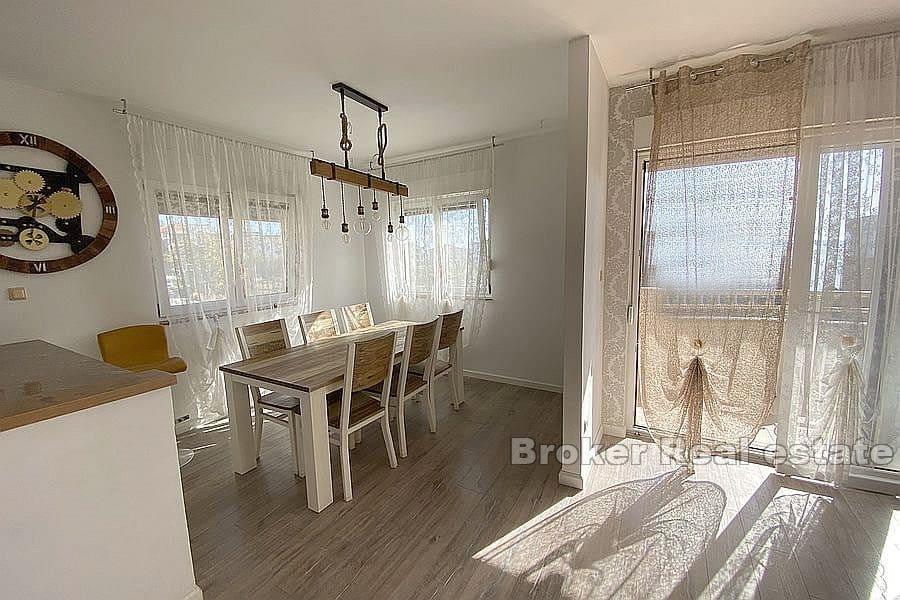 Žnjan, przestronny apartament z trzema sypialniami