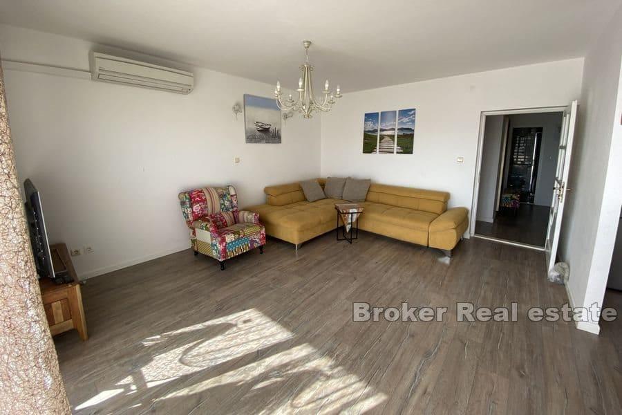 Žnjan, przestronny apartament z trzema sypialniami