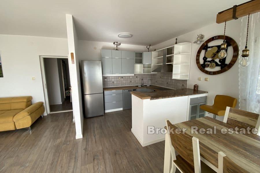 Žnjan, przestronny apartament z trzema sypialniami