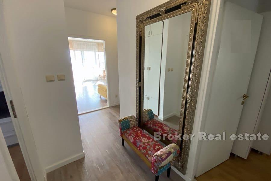 Žnjan, spazioso appartamento con tre camere da letto