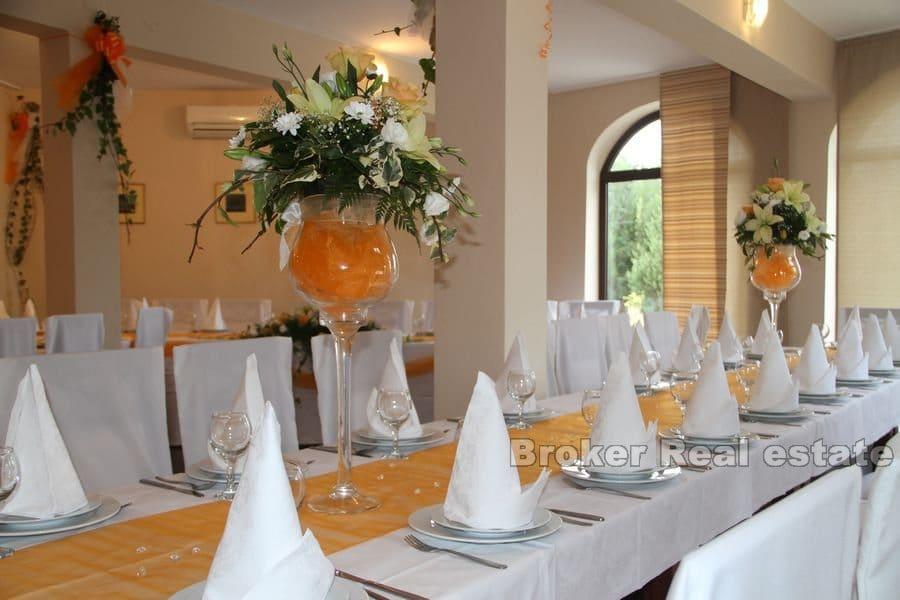 Hotel samo 100 metara od mora