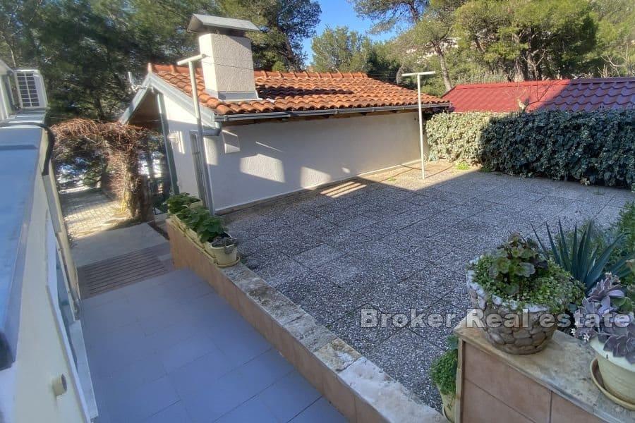 Apartmanska kuća u prvom redu do mora