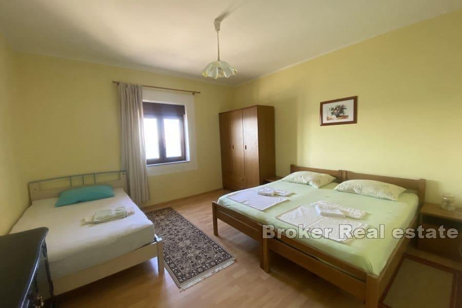 Hus i første rad til sjøen