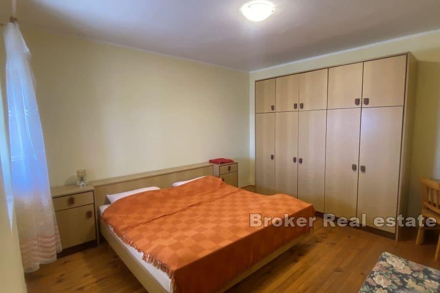 Hus i første rad til sjøen