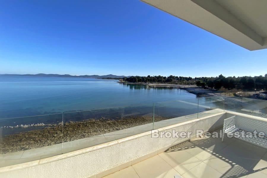 Luxury apartment in the first row to the sea