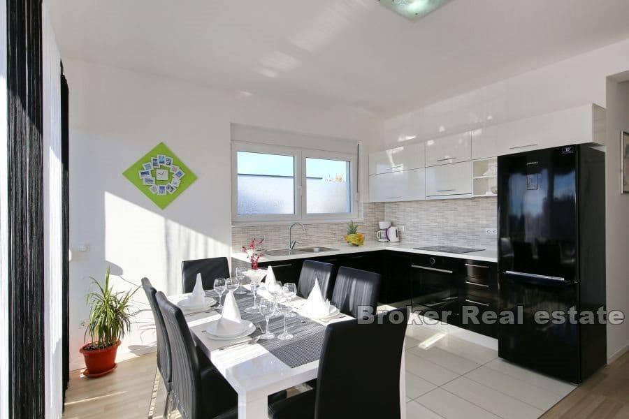 Apartmanska kuća u blizini mora