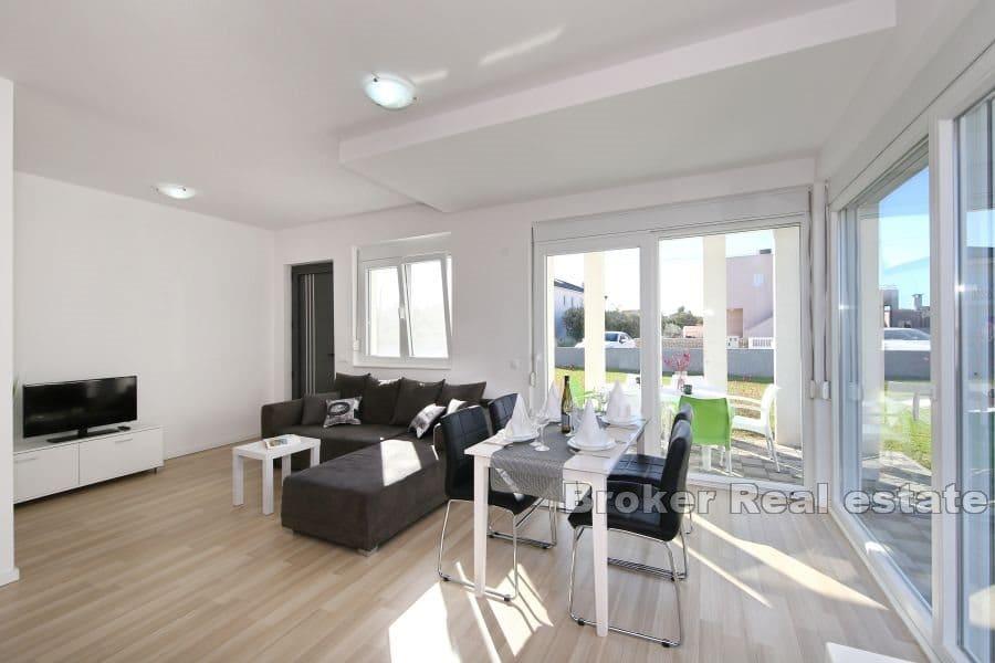 Apartmanska kuća u blizini mora