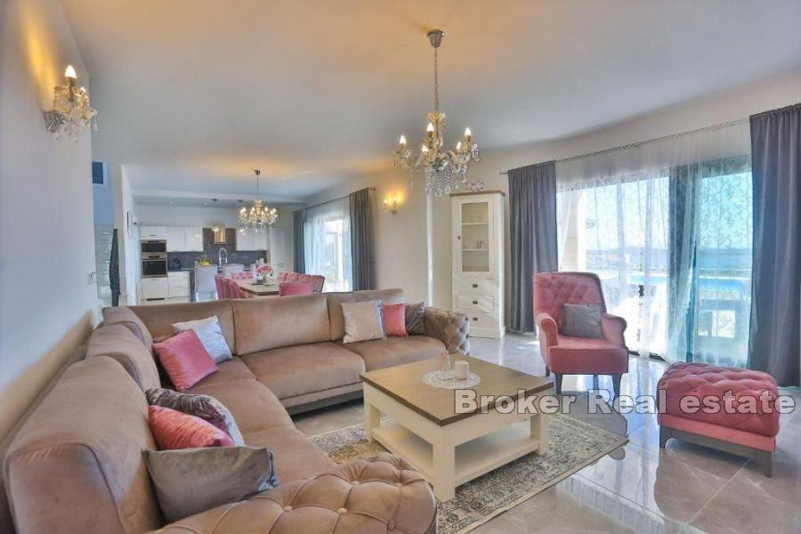 En villa med panoramautsikt over havet