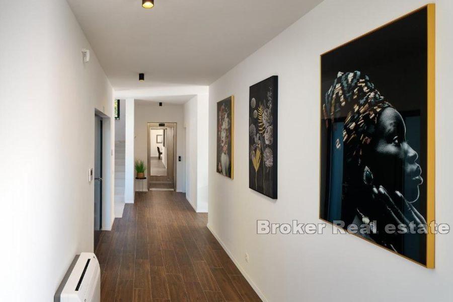 Новая вилла с видом на море