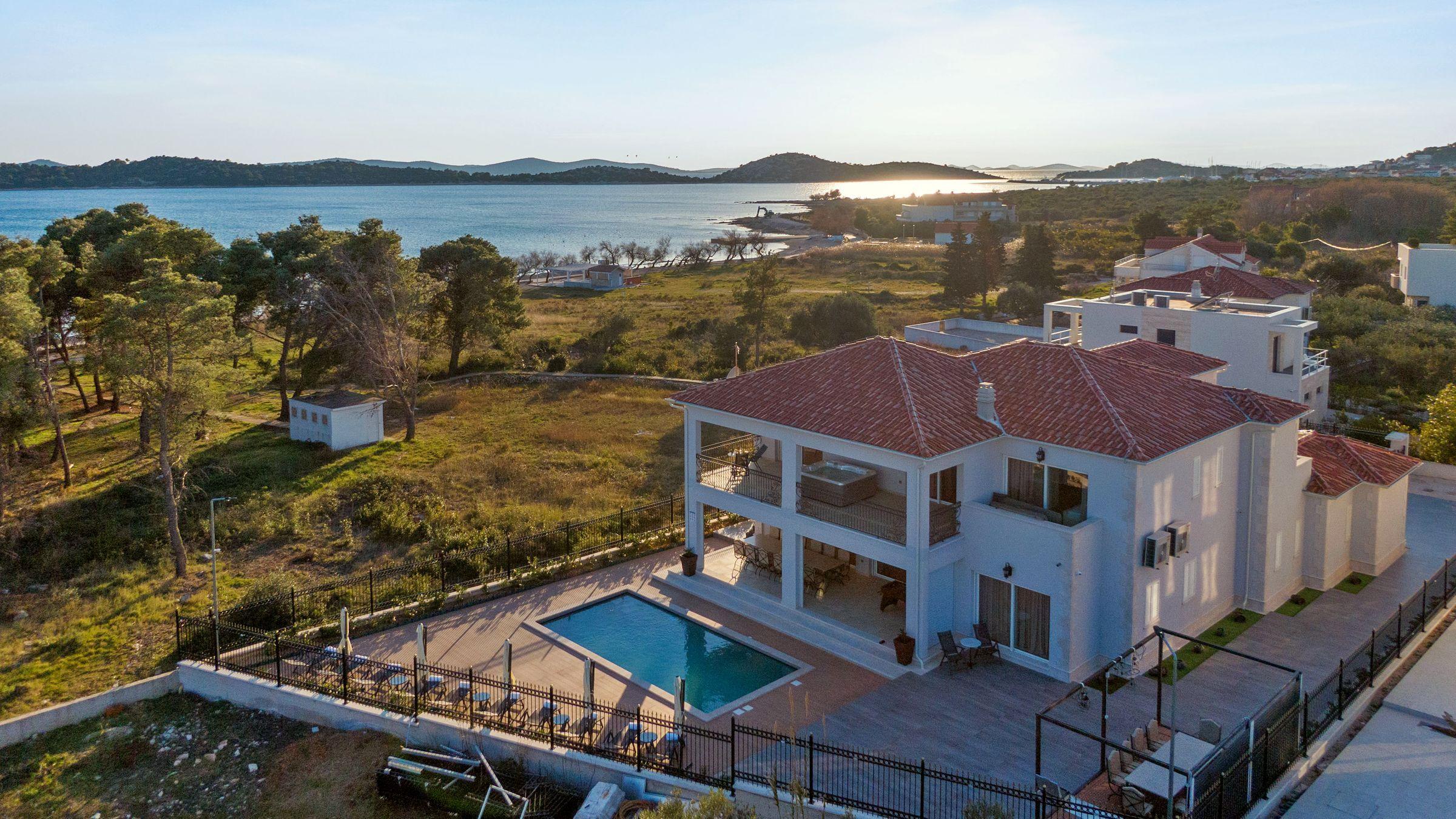 Una villa unica in prima fila sul mare