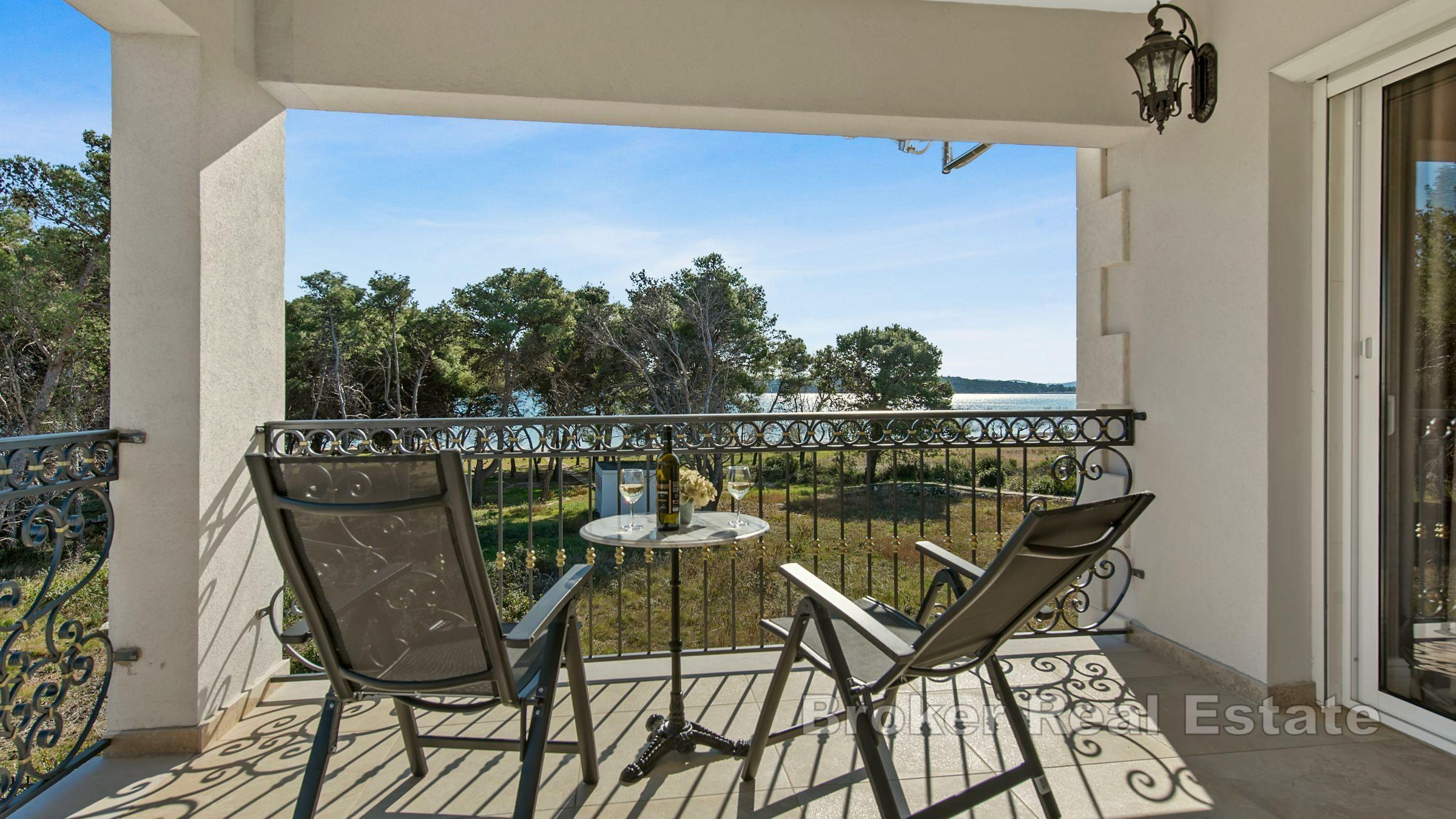 Jedinstvena vila u prvome redu do mora