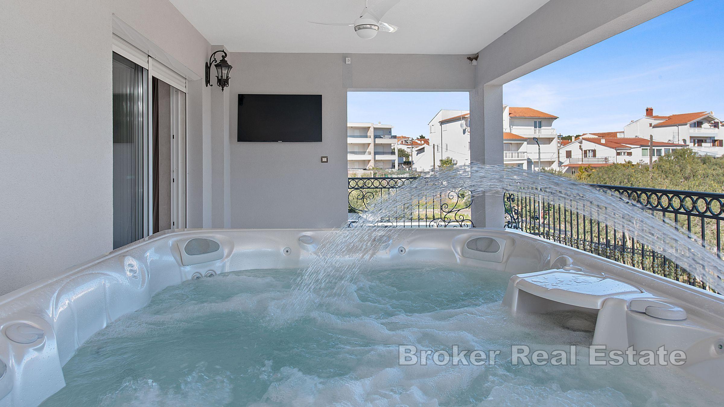 Jedinstvena vila u prvome redu do mora