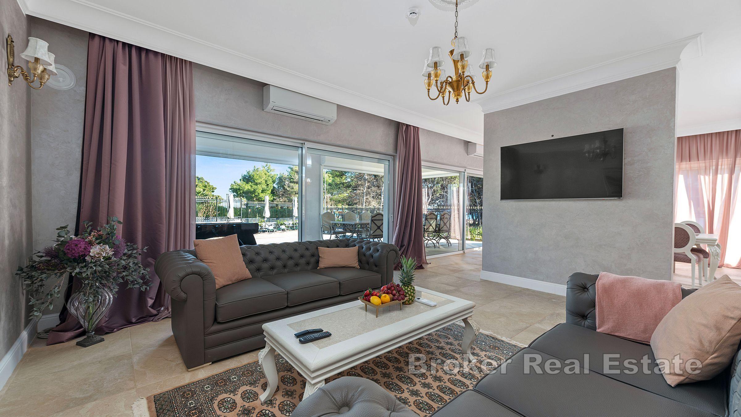 Jedinstvena vila u prvome redu do mora