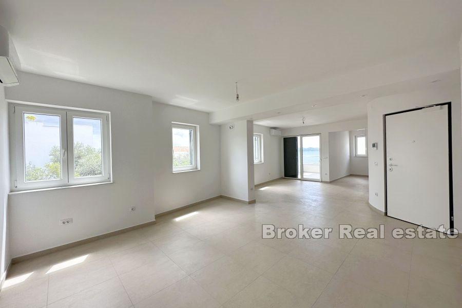 Penthouse ve druhé řadě k moři