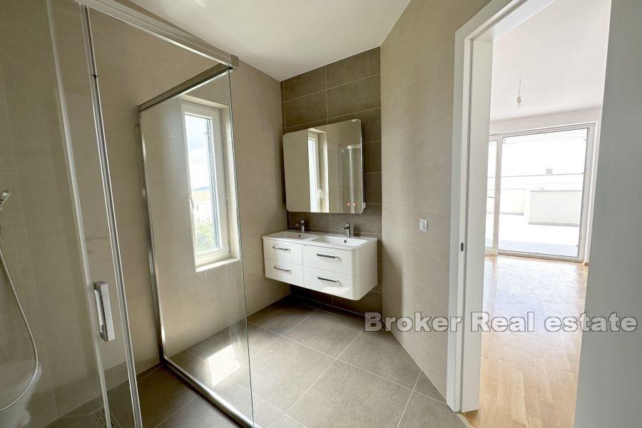 Penthouse ve druhé řadě k moři