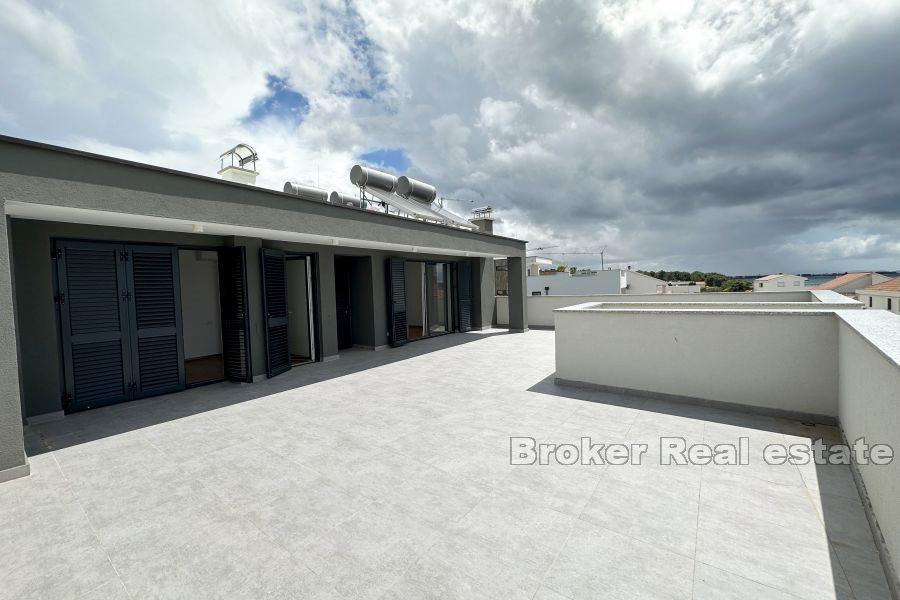 Penthouse in the second row to the sea