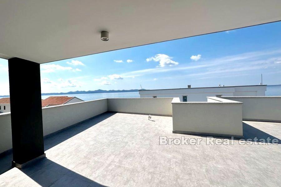 Prostorný penthouse s výhledem na moře