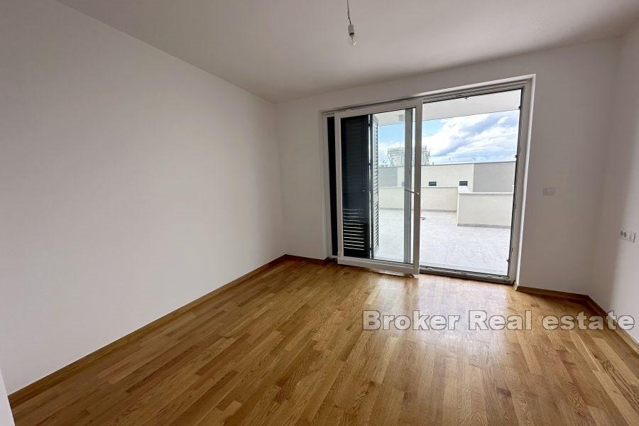 Prostorný penthouse s výhledem na moře