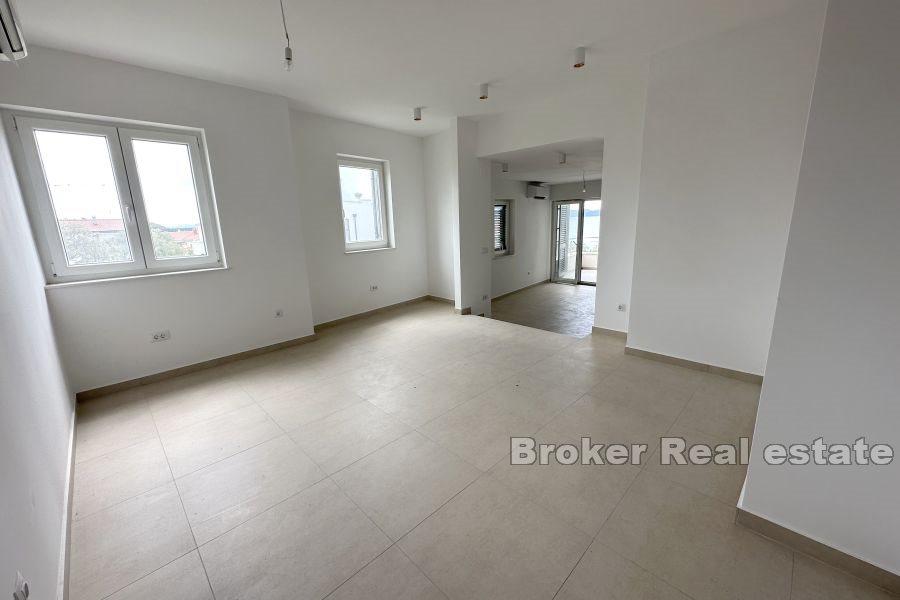 Prostorný penthouse s výhledem na moře
