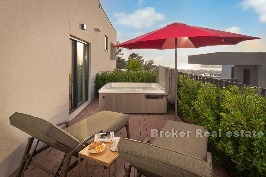 Schöne Villa mit Innenpool und Meerblick