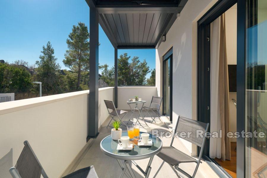 Bella villa con piscina coperta e vista mare