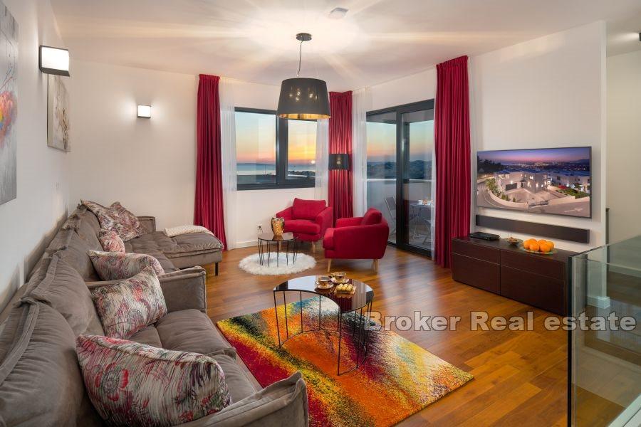 Bella villa con piscina coperta e vista mare
