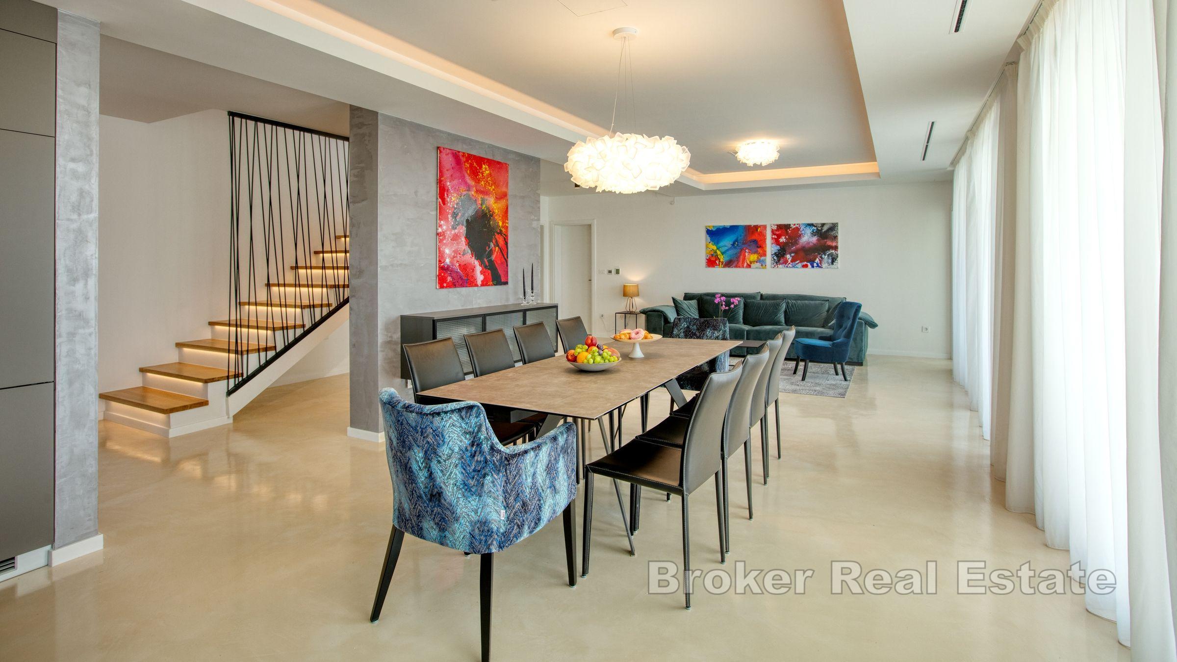 Moderne Villa mit Pool und Meerblick