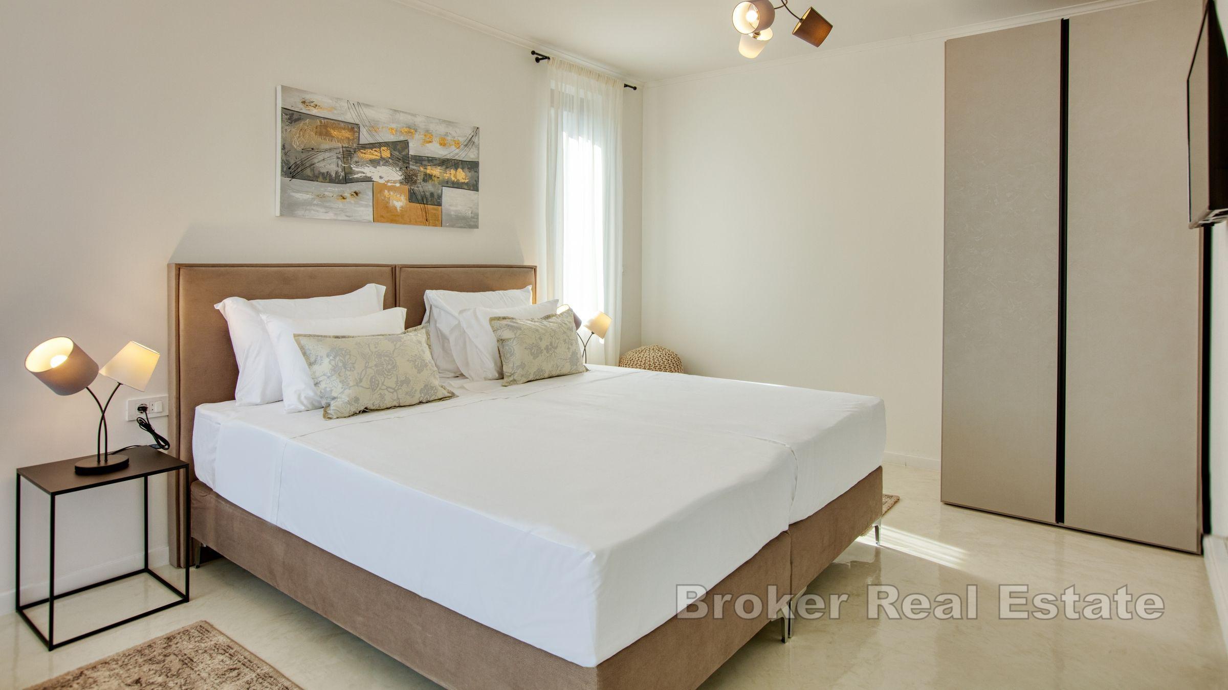 Moderne Villa mit Pool und Meerblick