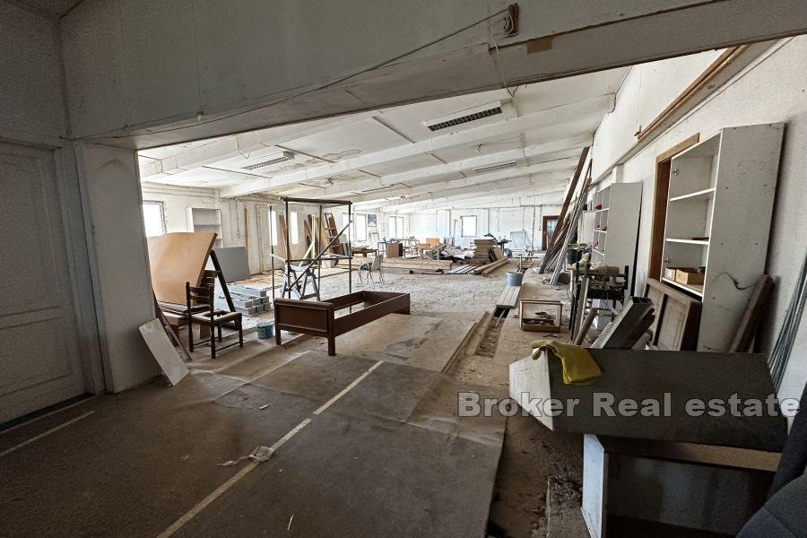 Spaziosi locali commerciali vicino a Spalato