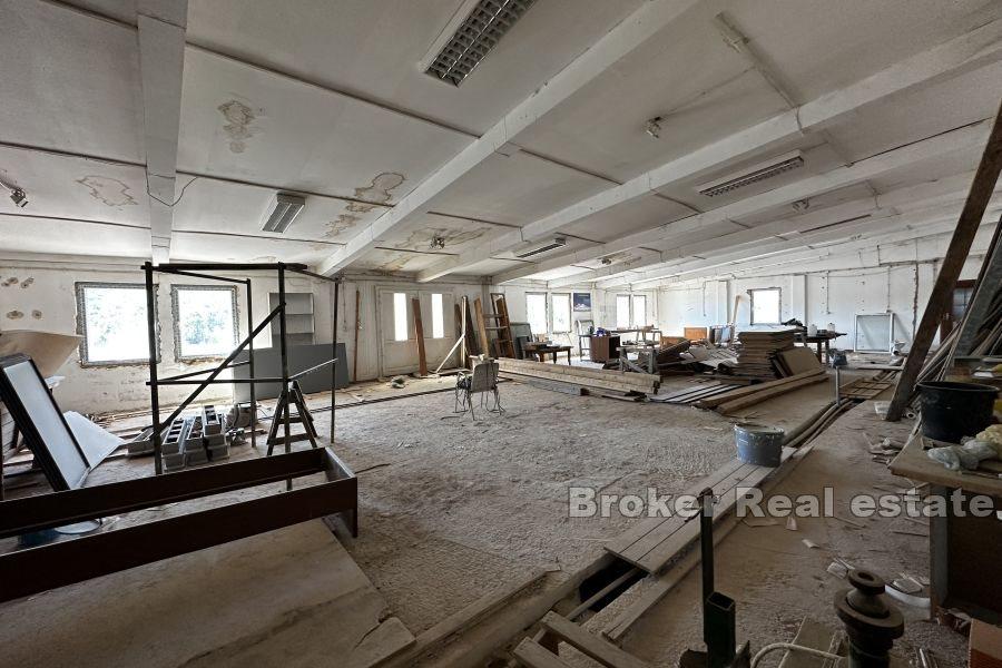 Spaziosi locali commerciali vicino a Spalato