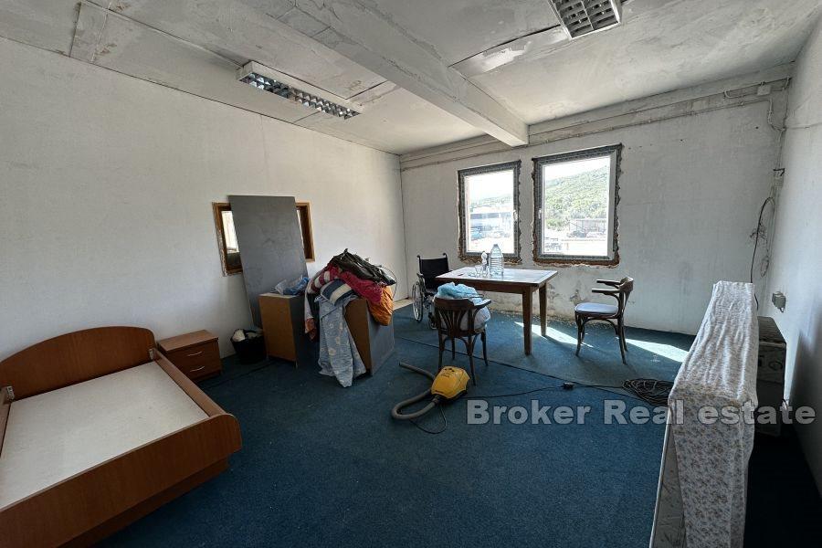 Spaziosi locali commerciali vicino a Spalato