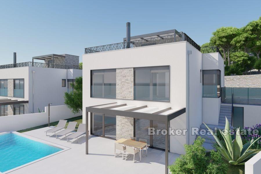 Newbuilt villa with pool in the second row to the sea