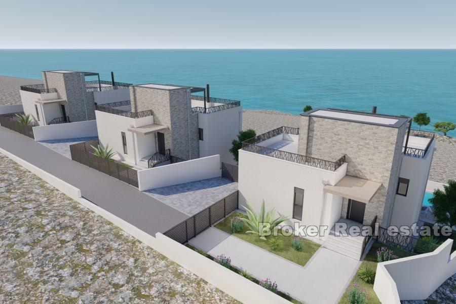 Villa neuve avec piscine en deuxième ligne de la mer