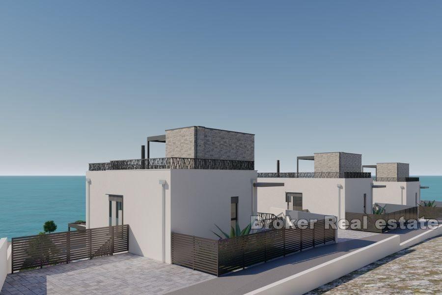 Villa neuve avec piscine en deuxième ligne de la mer