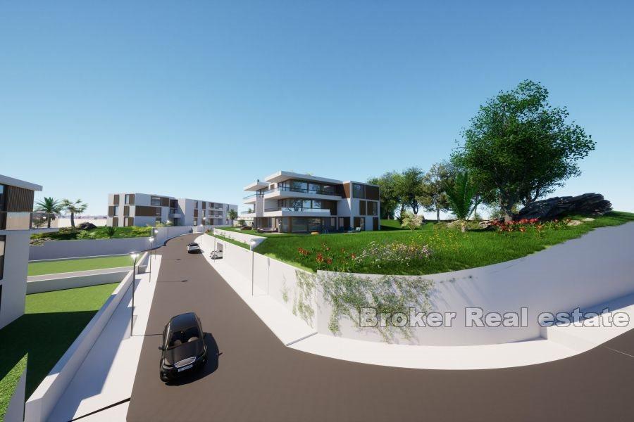 Luxuriöser Neubau mit Swimmingpool