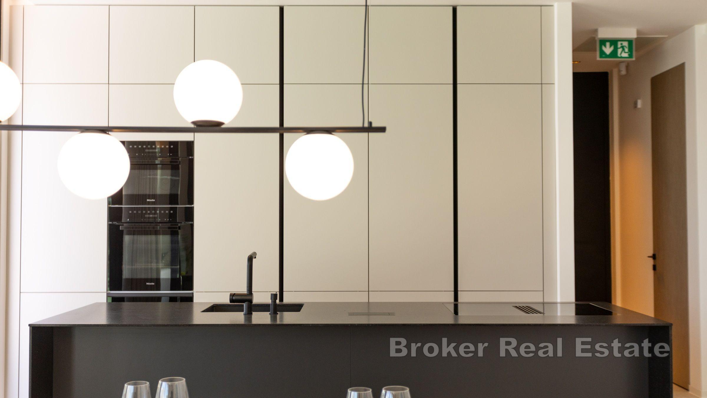 Nádherná pobřežní vila se 4 ložnicemi v luxusním letovisku