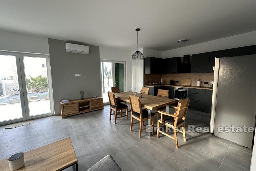 Maison en pierre avec vue mer