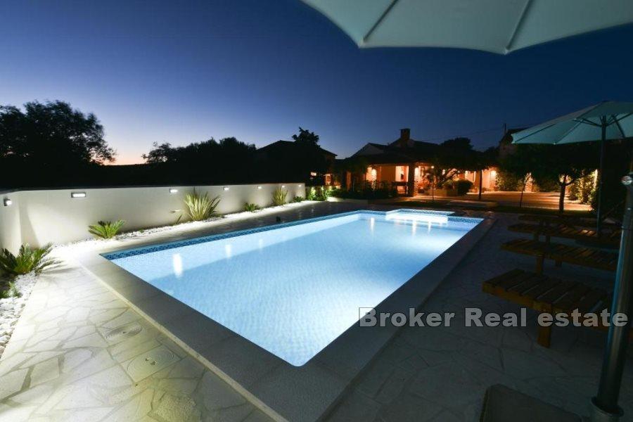 Stone house with swimming pool near Zadar